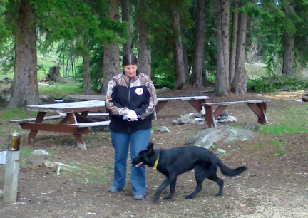 MarnaTexasTeaLookingForPinecones 2014-06-03