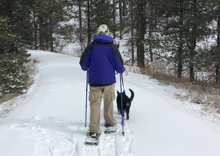 Deron Snowshoeing Mickelsong Trail with Tabaliah 2017-02025