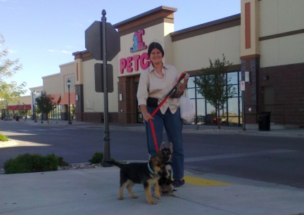 Marna Titus Tekoa Outside Rapid City Petco 2013-09-25.